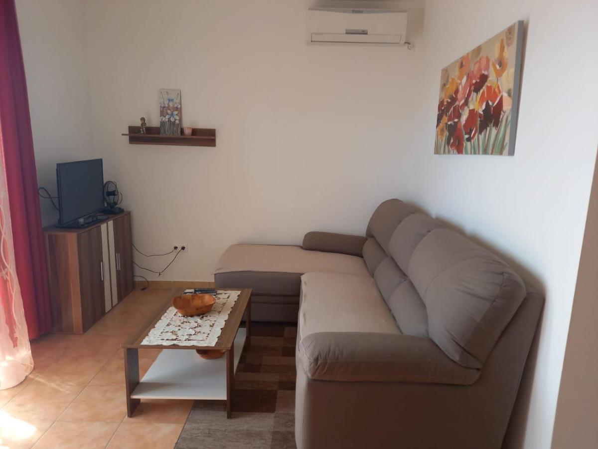 Apartmani Afrodita 茨里克韦尼察 外观 照片