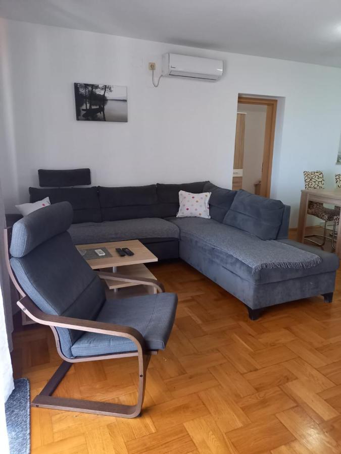 Apartmani Afrodita 茨里克韦尼察 外观 照片